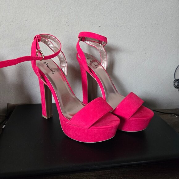 Hot pink heels - Picture 8 of 8